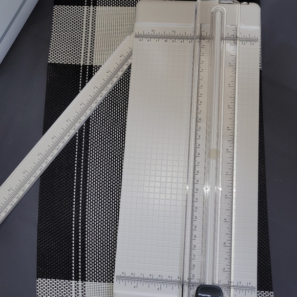 Provo Craft Cricut Portable Paper Trimmer - Picture 3 of 3